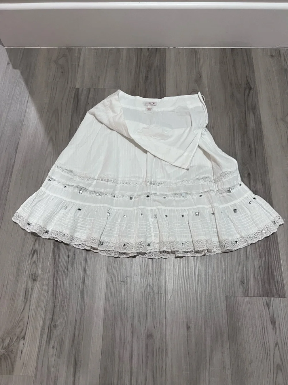 LaRok white lace and linen Bohemian style skirt with silver jewel accents szL